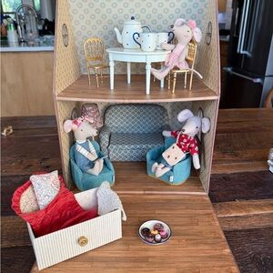 Maileg house and accessories!!!